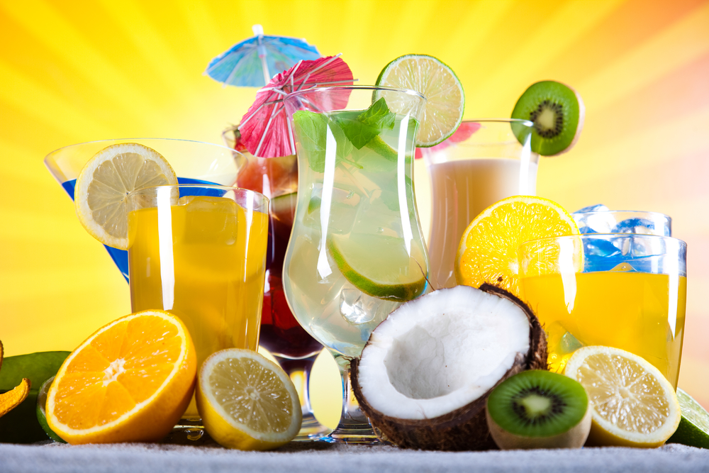 含水果的酒精飲料 美味與文化的完美融合